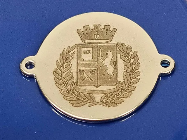 incisione laser di uno stemma